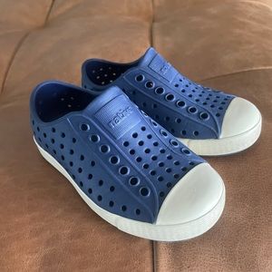 Navy Native shoes- perfect spring & summer shoes!